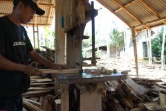 Usaha Mebel Masyarakat Desa Tubanan